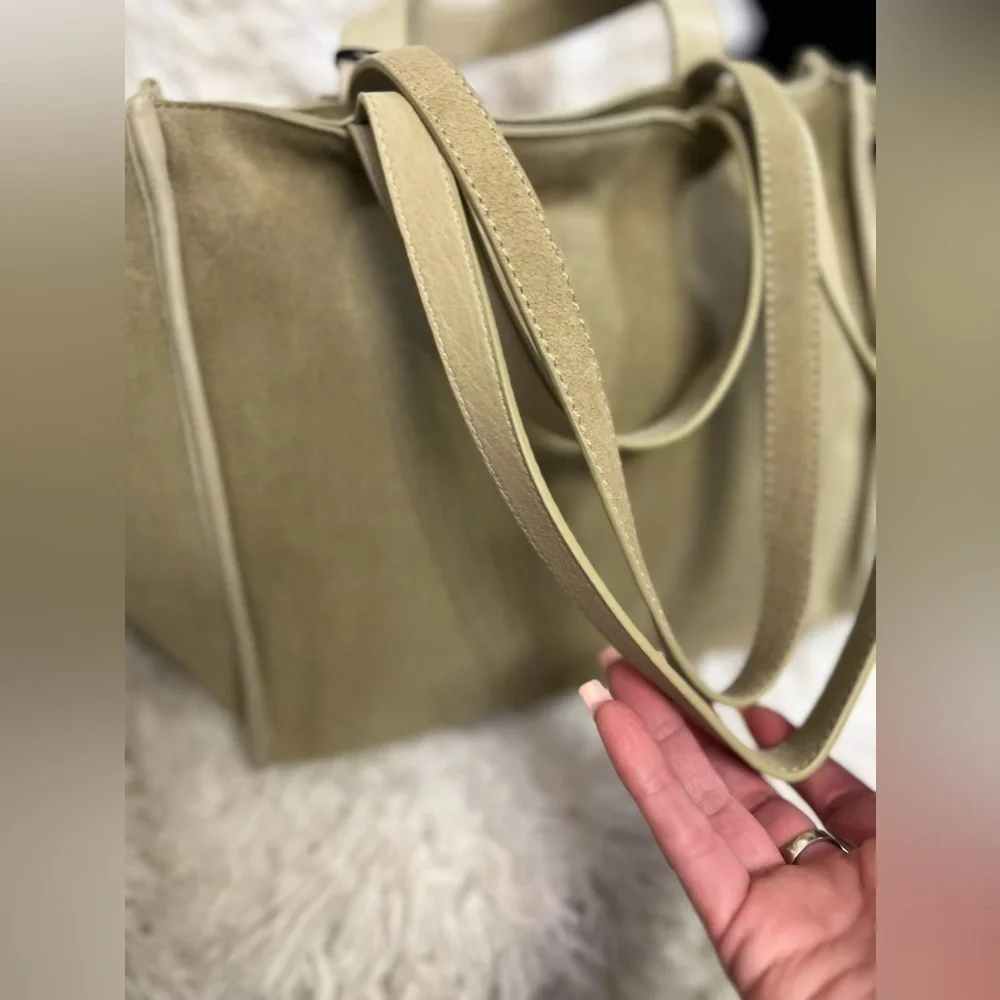 💚💚 NWT- MARGOT NEW YORK Viral JAMEE Double Handle Suede Shoulder Bag Tote💚💚